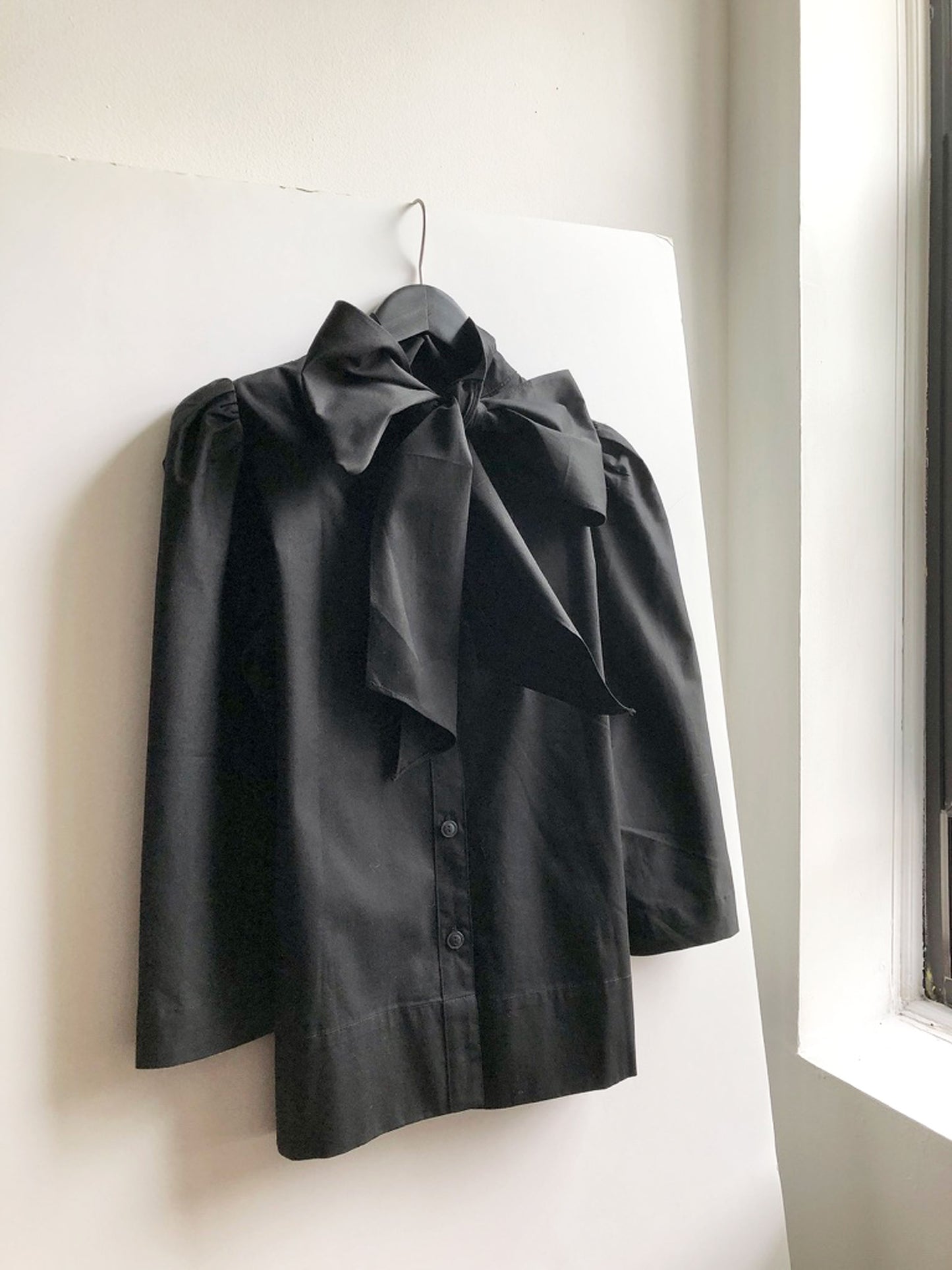 CHELSEA REVERSIBLE BOW TOP black